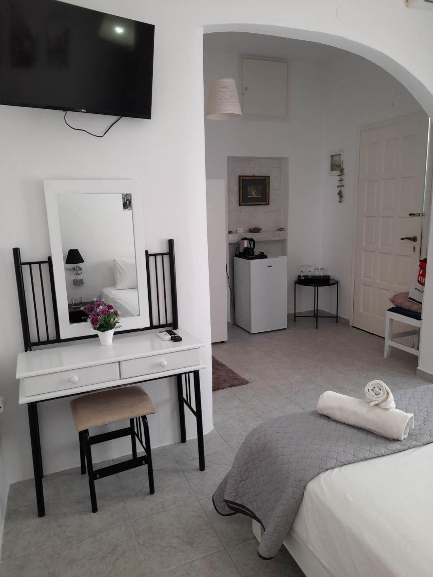 Zolfo Antico Beach Apartment Perissa Bagian luar foto